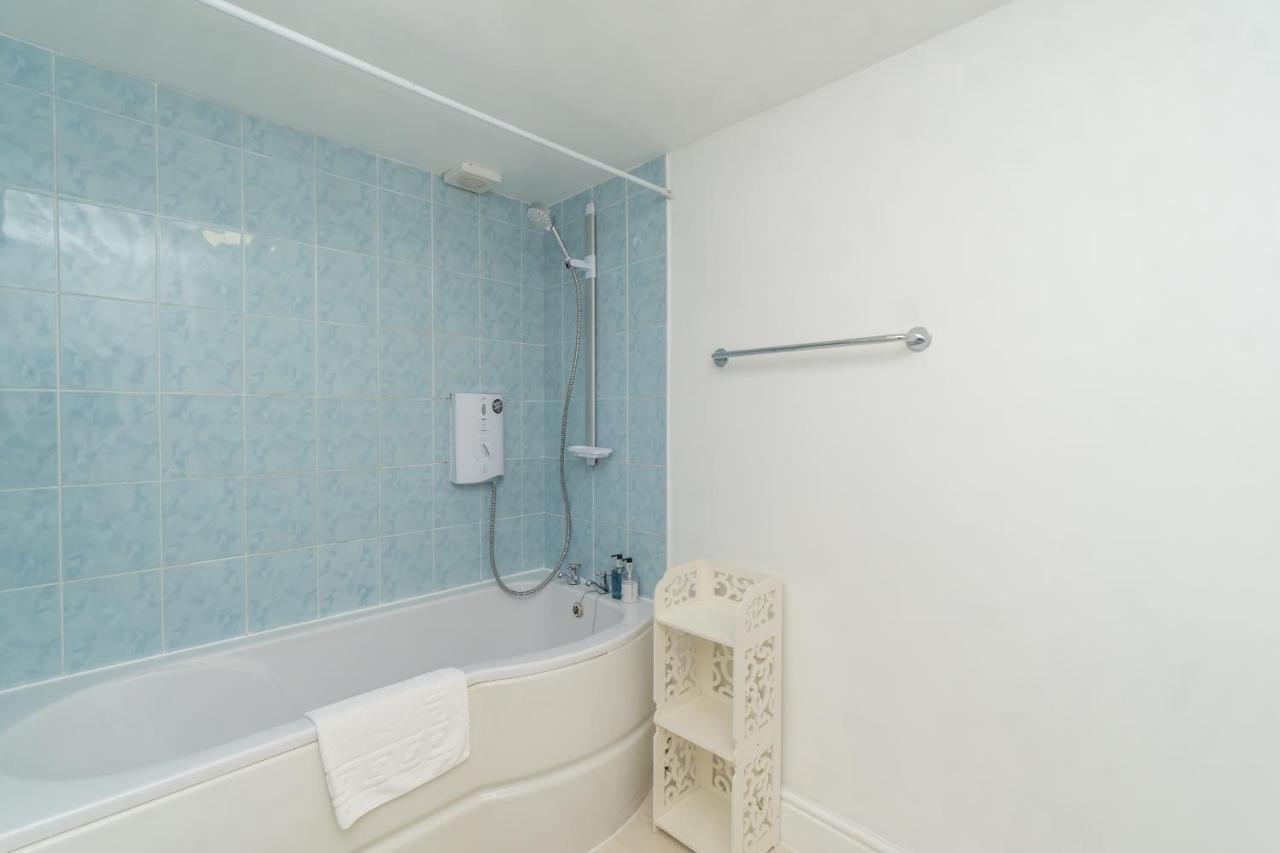 Spacious 2 Bed Southville Flat Near Harbourside بريستول المظهر الخارجي الصورة